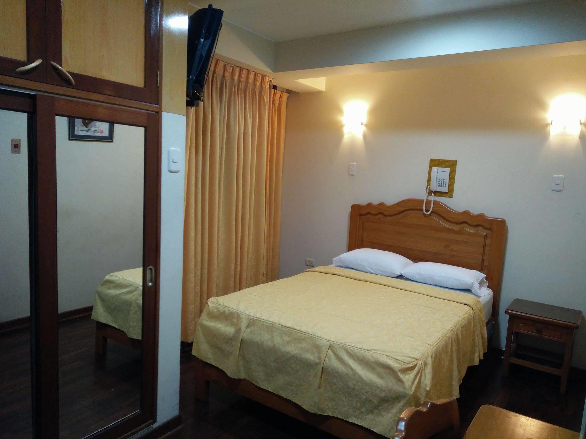 Hotel Panamericano リマ エクステリア 写真