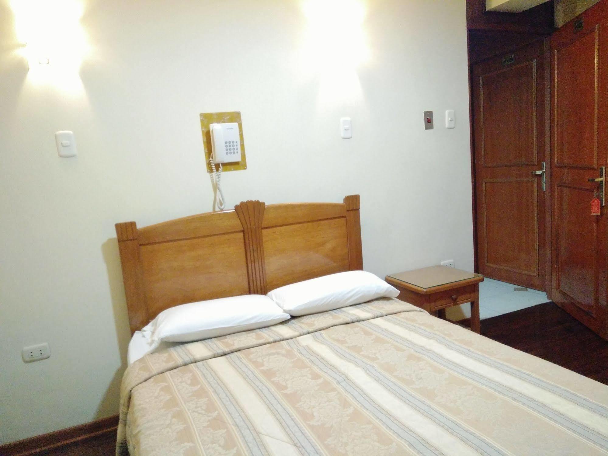 Hotel Panamericano リマ エクステリア 写真