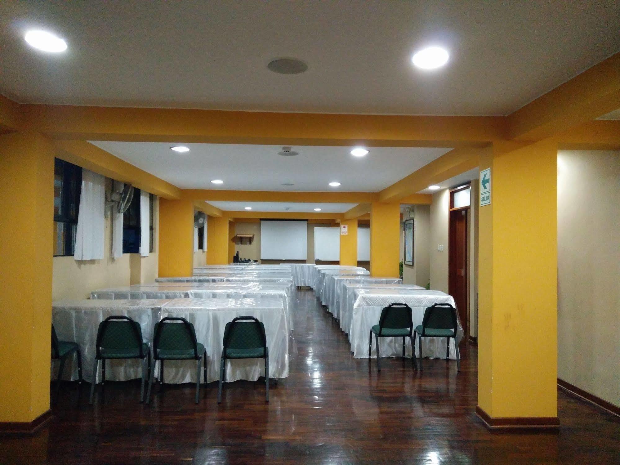 Hotel Panamericano リマ エクステリア 写真